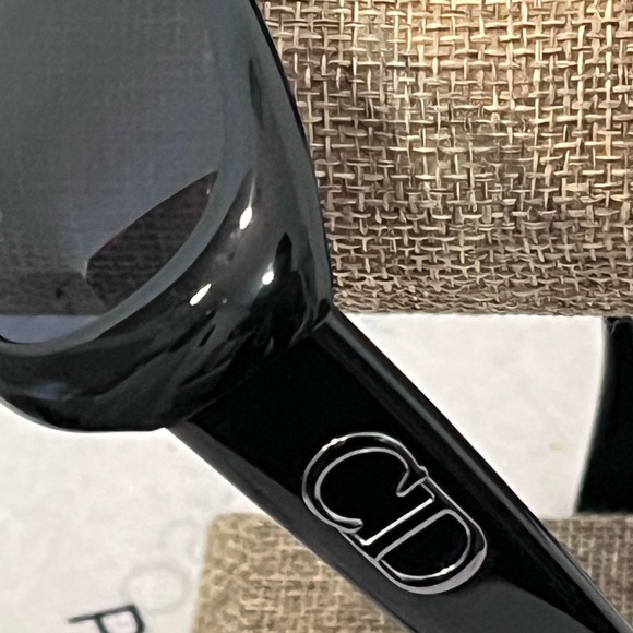 CHRISTIAN DIOR PRE-LOVED AUTHENTIC VINTAGE SIGNATURE TRADEMARK LOGO SUNGLASSES - Picture 4 of 17